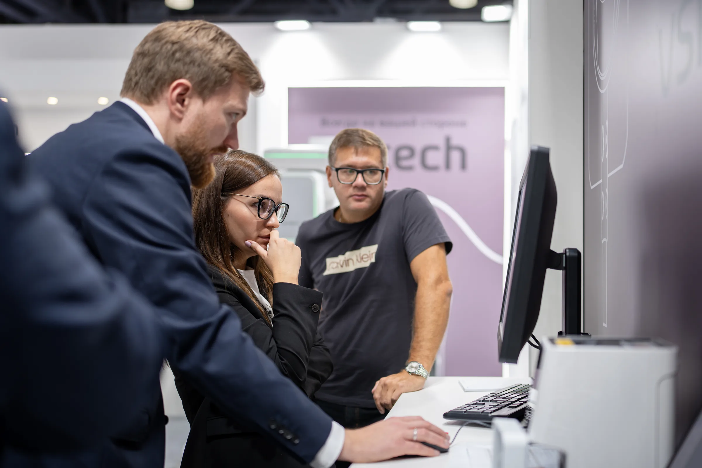 Работа с посетителями на стенде